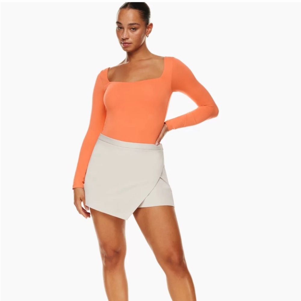 Aritzia Babaton Contour Square neck long sleeve bodysuit